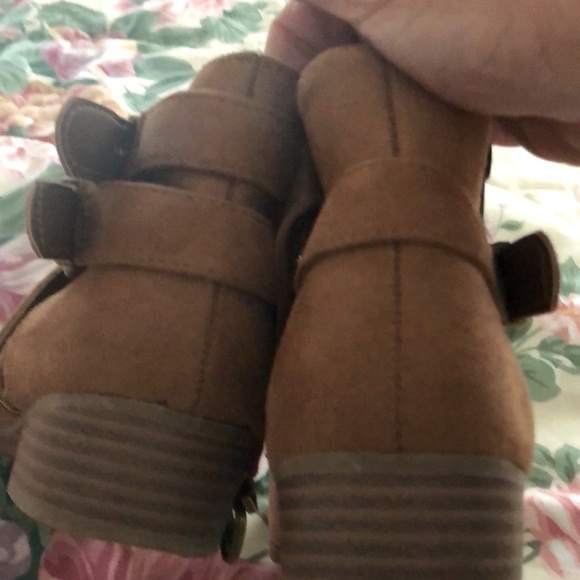 Steve Madden size 4 - Picture 3 of 8